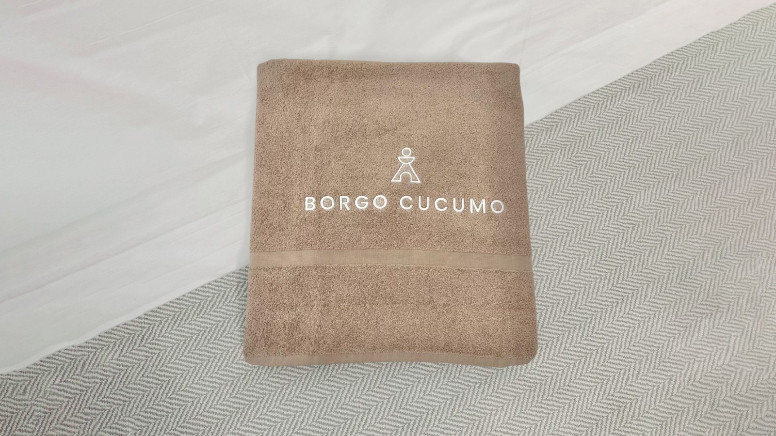 Teli mare personalizzati con logo per Borgo Cucumo 