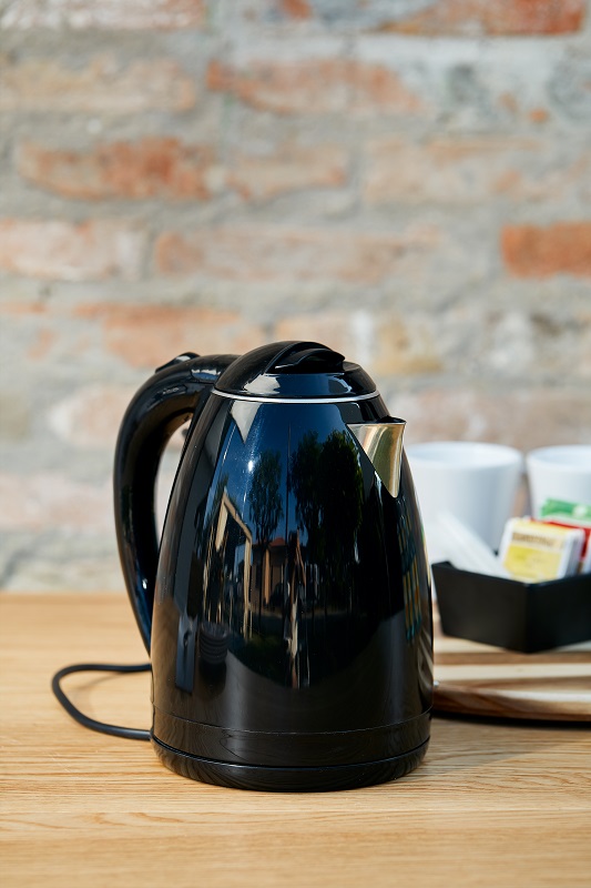 BOLLITORE NERO IN ACCIAIO 1,7Lt 